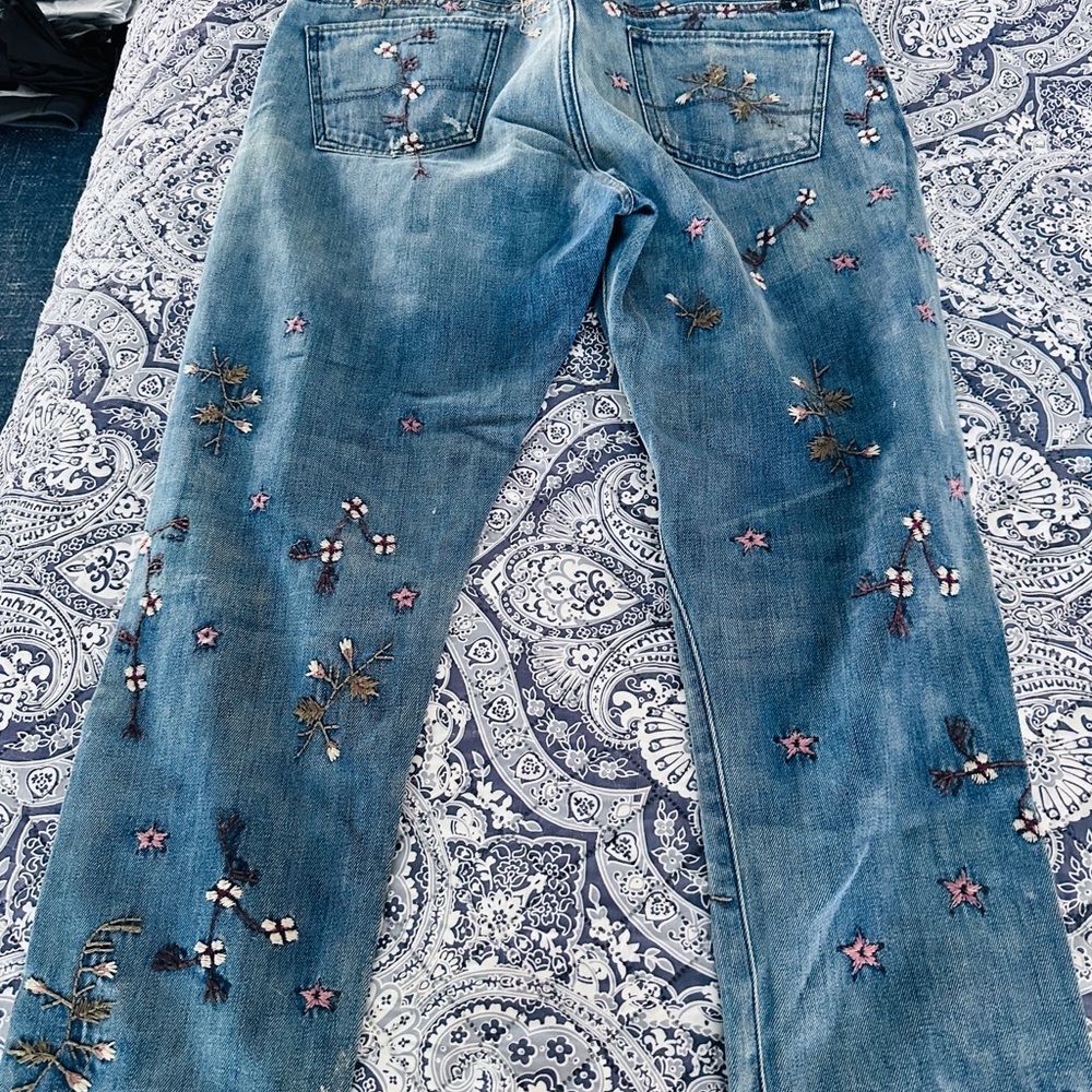 Lucky Brand Embroidered Distressed Boyfriend Jeans in size 8 - Picture 2 of 8